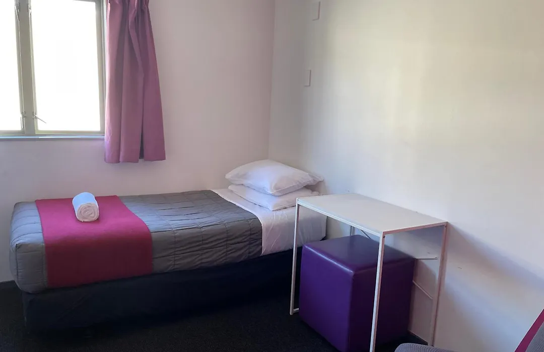 Yha Nelson - Backpackers-1