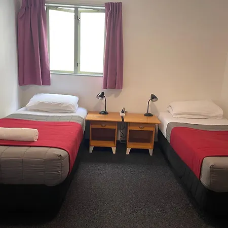Yha Nelson - Backpackers-3